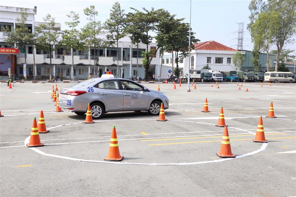 Tăng tuổi tối đa của người lái xe