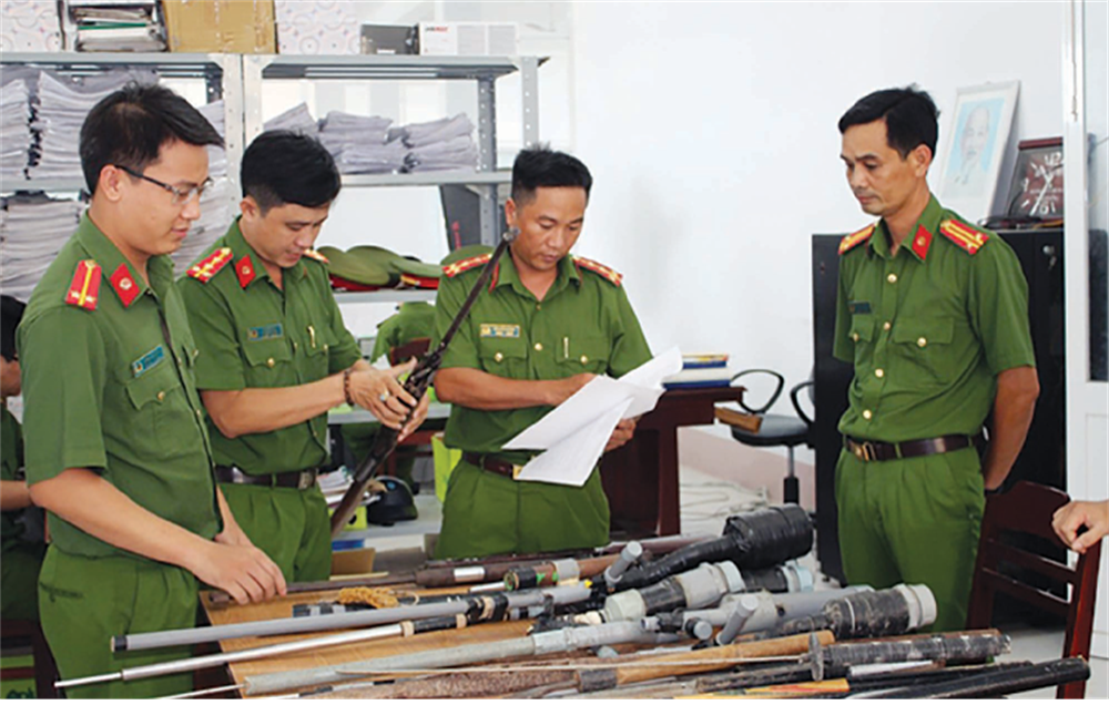 Dự thảo Thông tư này không điều chỉnh việc trang bị, quản lý, sử dụng vũ khí, vật liệu nổ, tiền chất thuốc nổ, công cụ hỗ trợ thuộc phạm vi quản lý của Bộ Quốc phòng; quản lý, sử dụng vật liệu nổ công nghiệp, tiền chất thuốc nổ thuộc phạm vi quản lý của Bộ Công Thương.