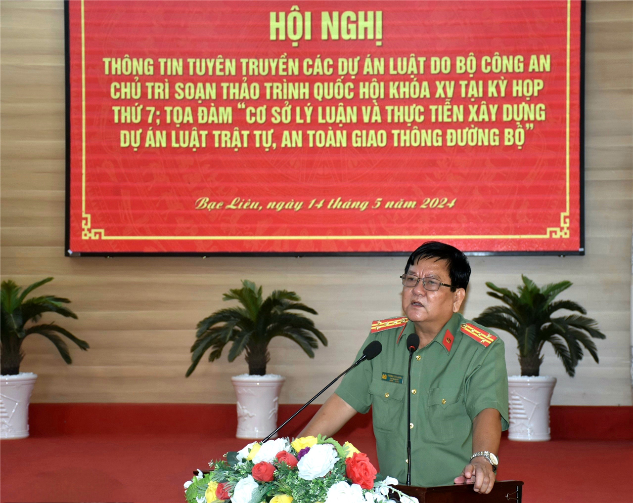Đại tá Trương Công Dũng, Phó Giám đốc Công an tỉnh phát biểu tại Hội nghị.