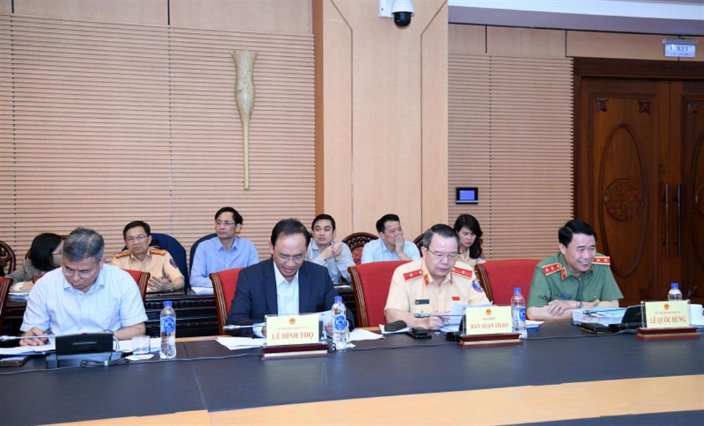 Các đại biểu tại phiên họp.