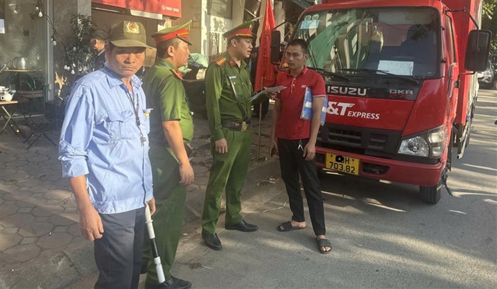 Công an xã chỉ được tuần tra, kiểm soát, xử lý vi phạm trên các tuyến đường xã, đường thôn thuộc địa bàn quản lý.