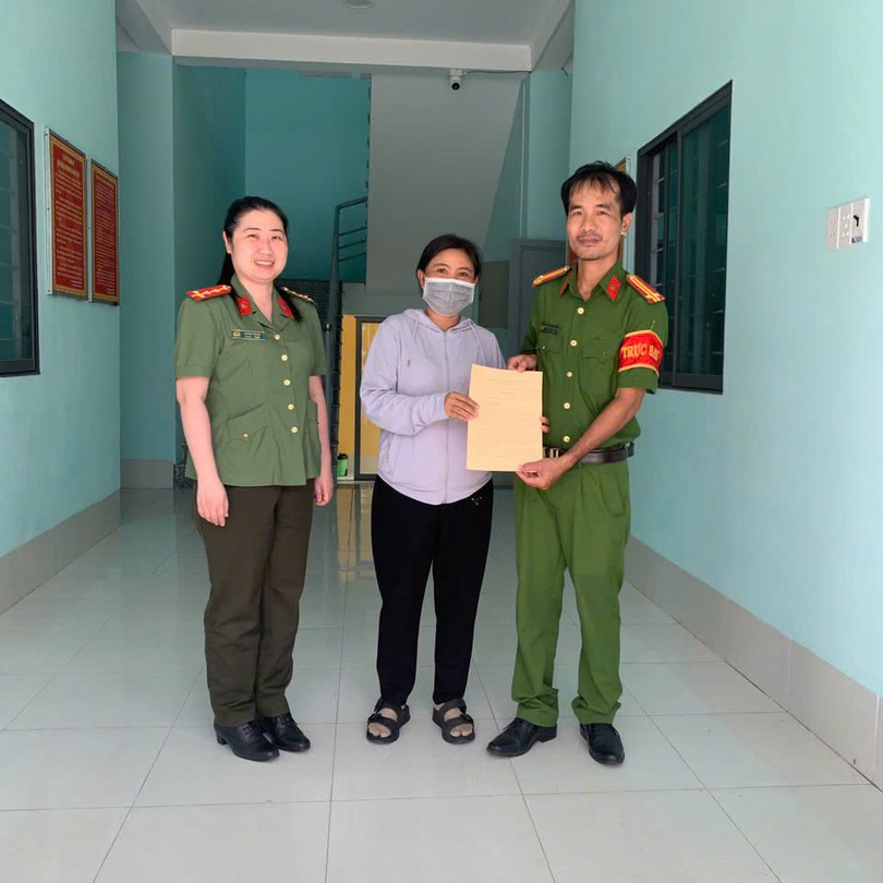 13.10 Chị Phơ tại Công an xã Cầu Khởi.jpg