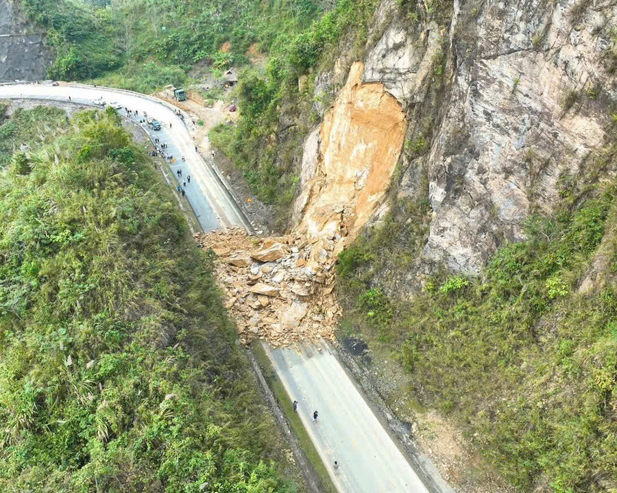 Hiện trường vụ sạt lở.jpg