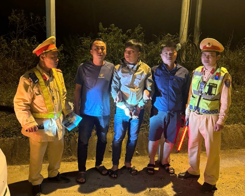 DOI TUONG TIEN (GIUA) BI CQCA BAT GIU.jpg