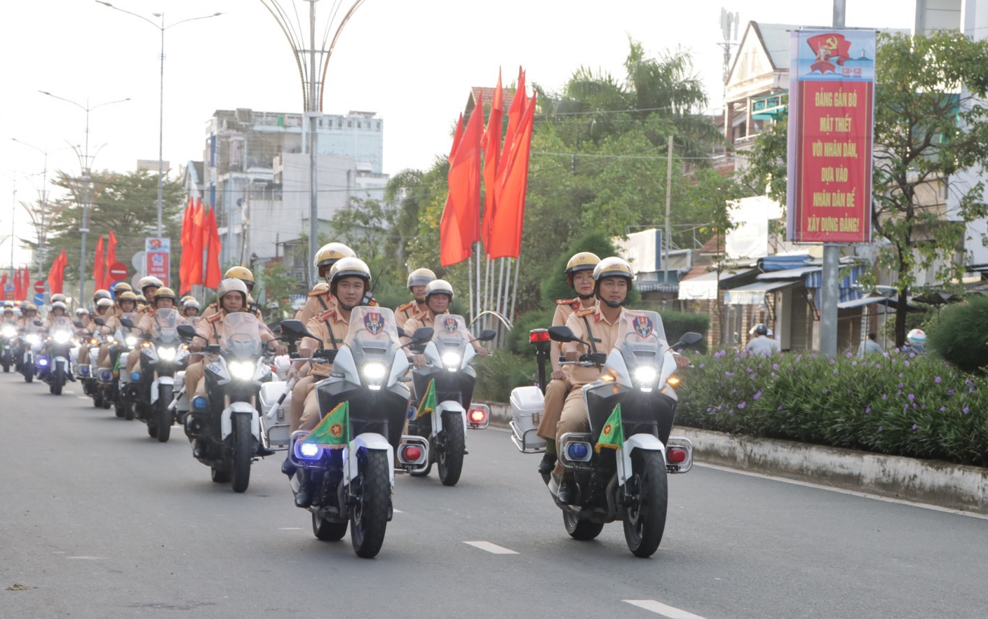 RA QUÂN CAO ĐIỂM.JPG