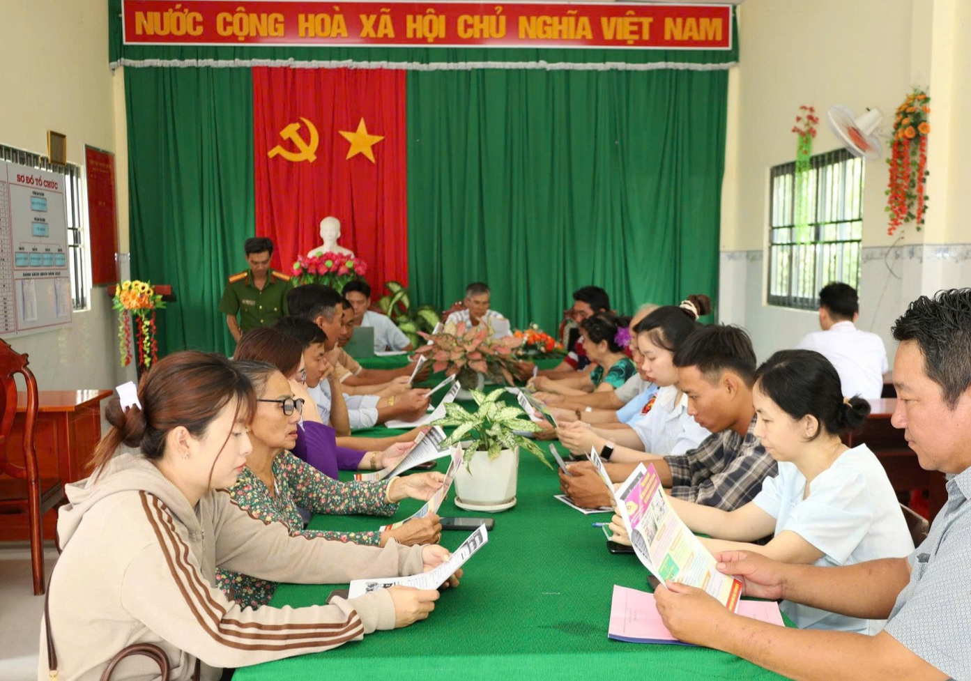 Chi bộ ấp Thạnh Hòa 1, xã Hỏa Lựu quán triệt chủ trương xây dựng xã không ma túy.jpg