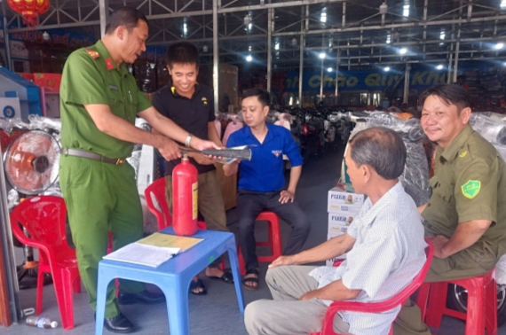 CAX CÁI NƯỚC TUYÊN TRUYỀN.jpg