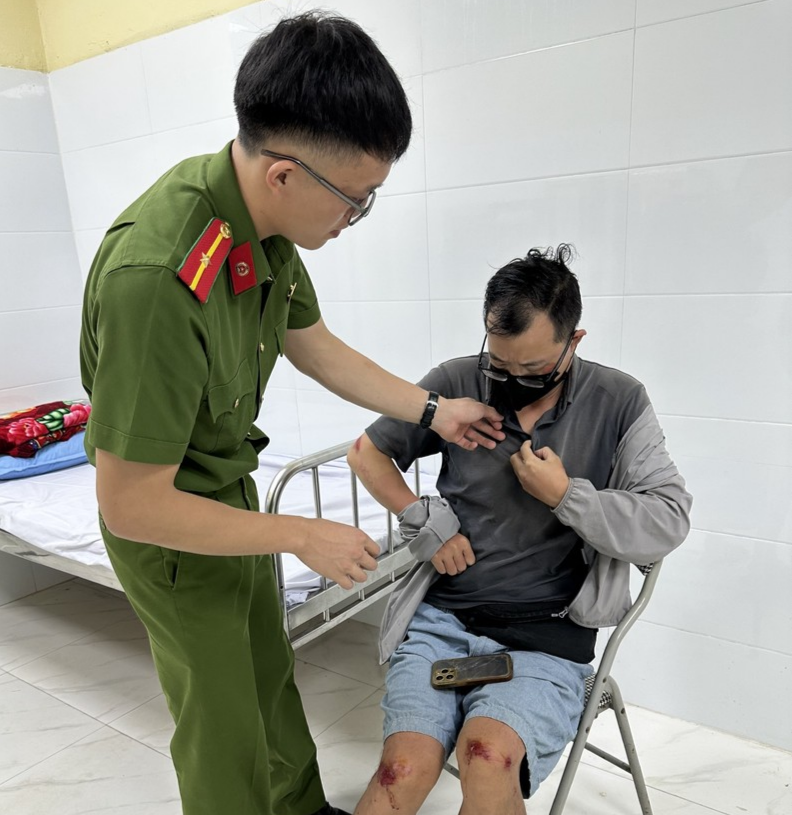 GIÚP ĐỠ NGƯỜI BỊ NẠN 2.jpg