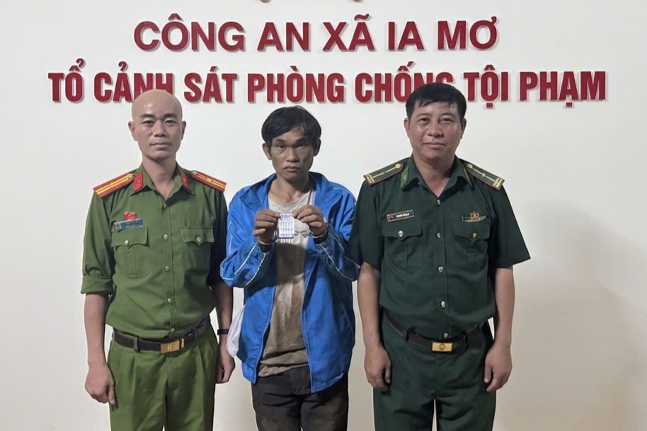 DOI TUONG LŨY BỊ BẮT GIỮ VE HANH VI TANG TRU MA TUY.jpg