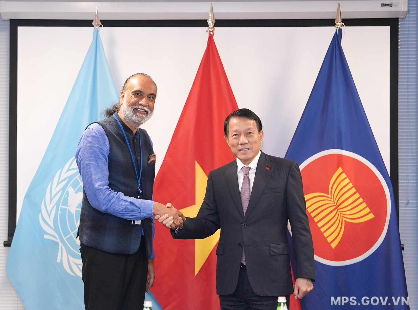 004 BT LUONG TAM QUANG VA PHO TK LHQ PHU TRACH về công nghệ Amandeep Singh Gill.jpg