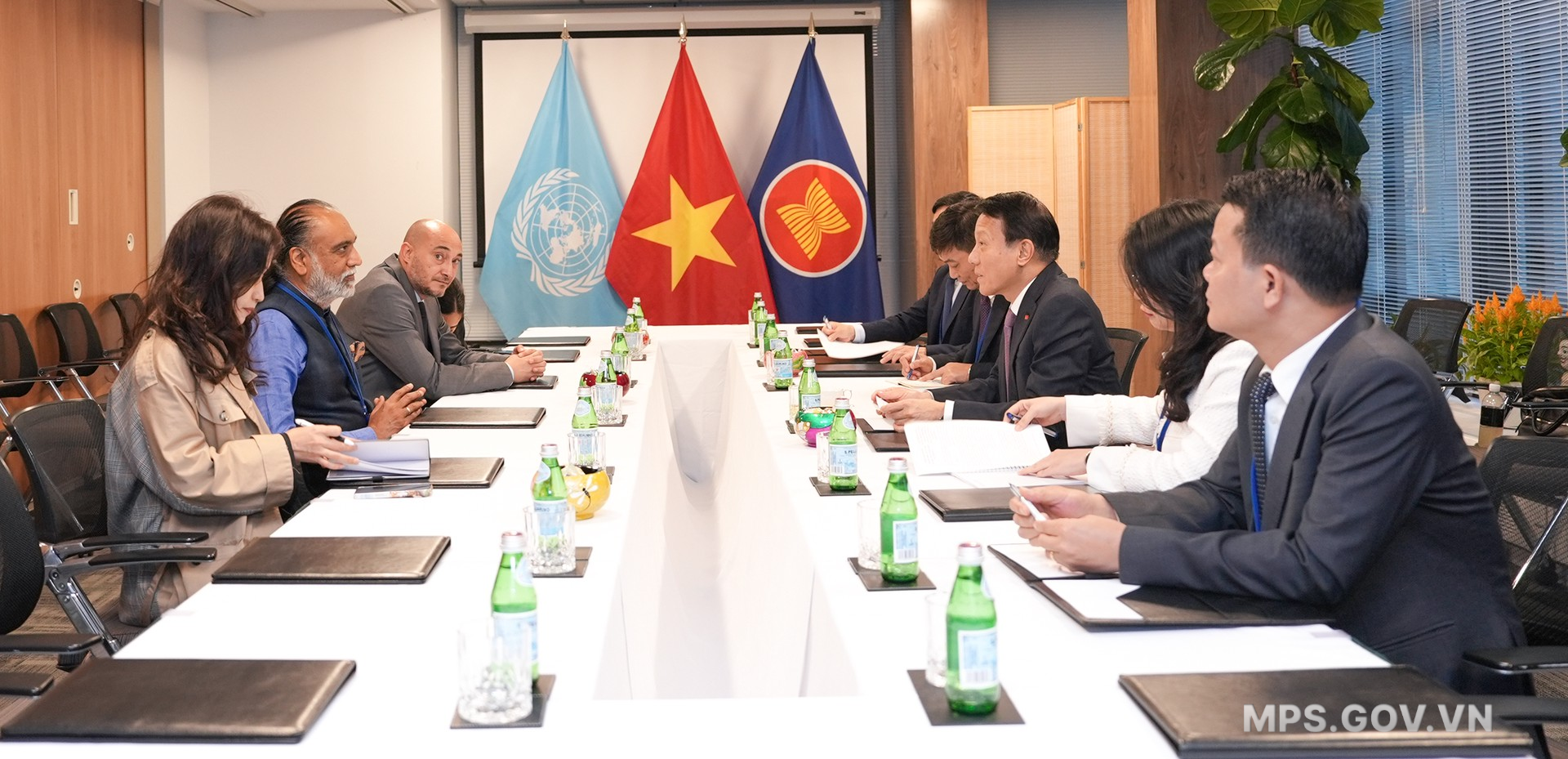 003 BT LUONG TAM QUANG VA PHO TK LHQ PHU TRACH về công nghệ Amandeep Singh Gill TAI CUOC HOI DAM.jpg