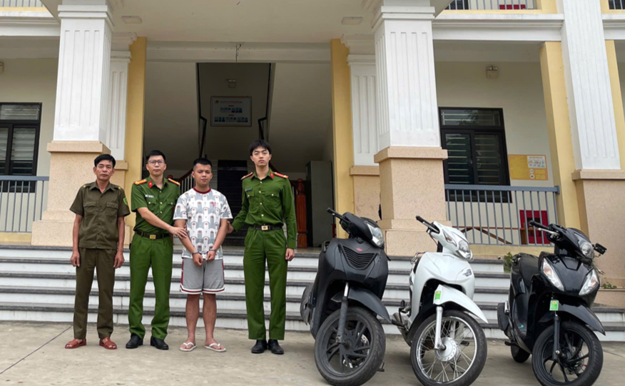 Đối tượng Lê Duy Phương bị bắt giữ ngày 234 cùng 3 chiếc xe tang vật trong đó có một chiếc đối tượng dùng để gây án)..jpg