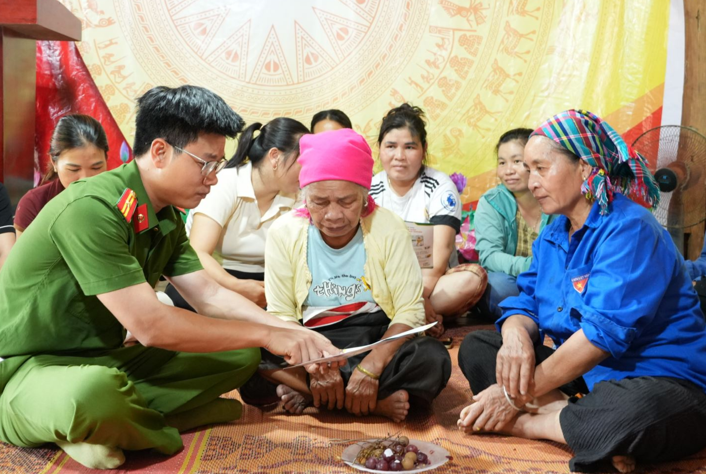 Công an xã Tân Mai thông tin về tình hình an ninh, trật tự, chính sách, pháp luật của Đảng, Nhà nước.jpg