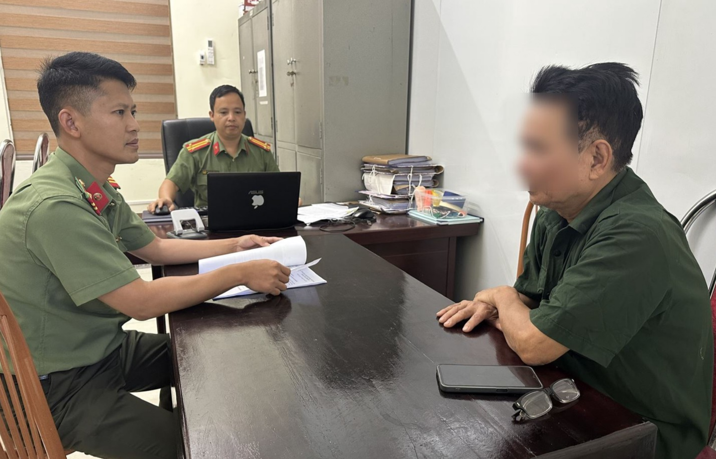 Công an xã Phú Khê xử lý trường hợp đăng tải thông tin sai sự thật trên Facebook.jpg