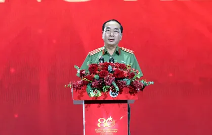 Chương trình nghệ thuật “Khát vọng cống hiến” và giao lưu giữa các điển hình tiên tiến trong phong trào thi đua “Vì an ninh Tổ Quốc”