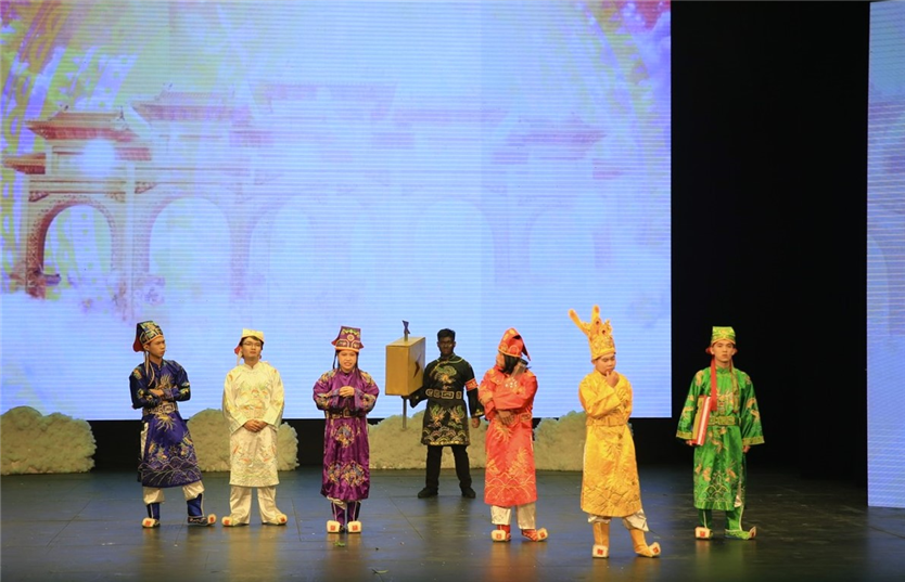 Các đội thi tiểu phẩm.