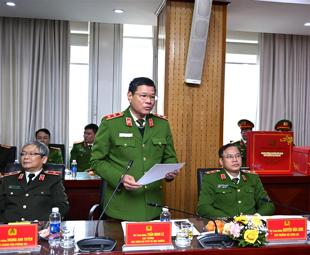Trung tướng Trần Minh Lệ, Cục trưởng Cục Cảnh sát PCTP về môi trường báo cáo một số kết quả các mặt công tác của Cục Cảnh sát PCTP về môi trường