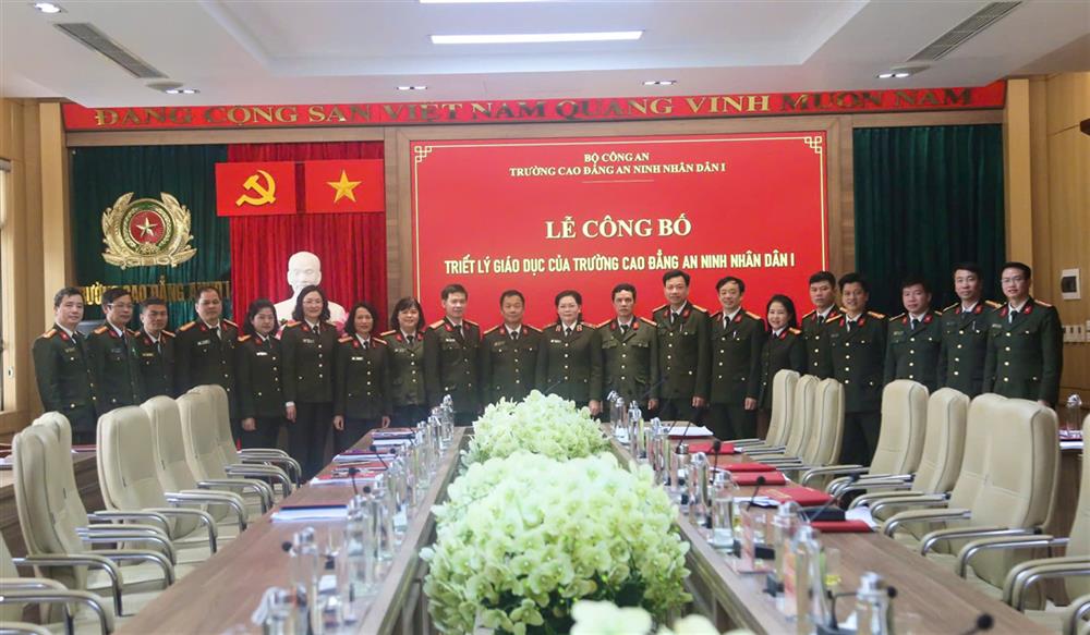 triết lý giáo dục của Trường Cao đẳng An ninh nhân dân I là: “Chính trị vững vàng – Pháp luật tinh thông – Nghiệp vụ sắc bén – Dũng cảm, kiên trì – Hội nhập, phát triển”.