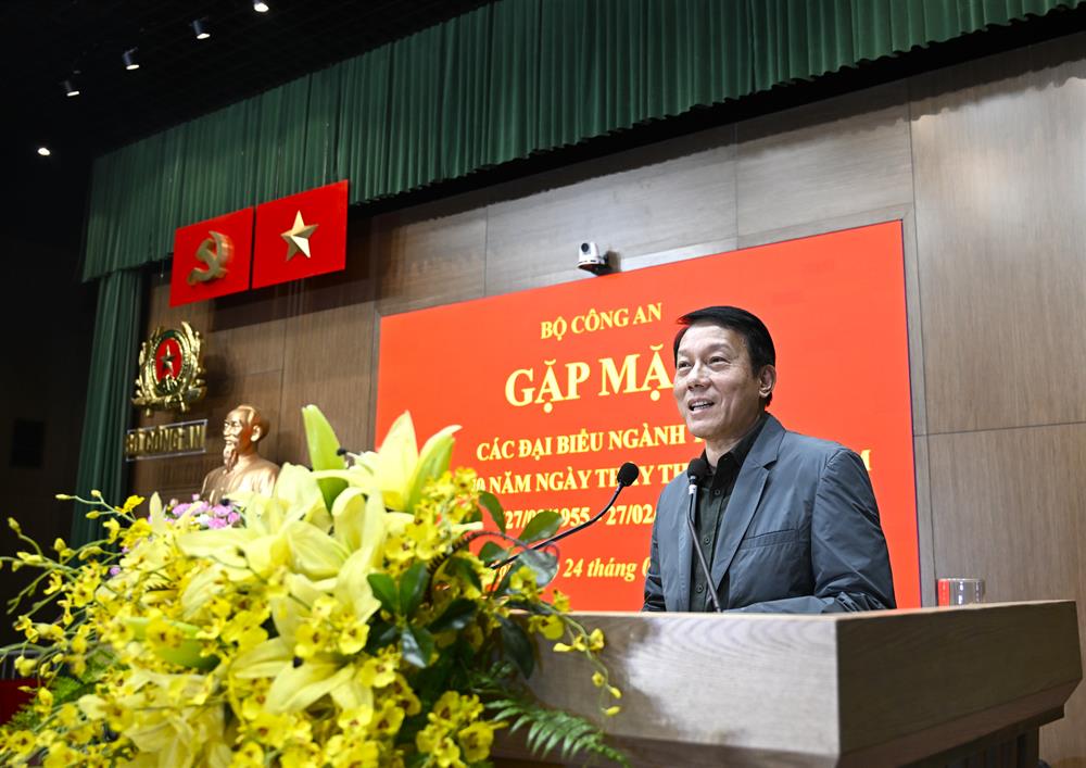 Bộ trưởng Lương Tam Quang phát biểu tại buổi gặp mặt.