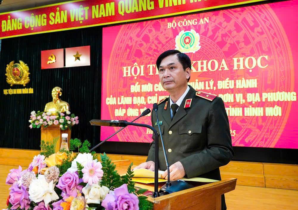 Thiếu tướng Trịnh Ngọc Quyên phát biểu tổng kết Hội thảo.