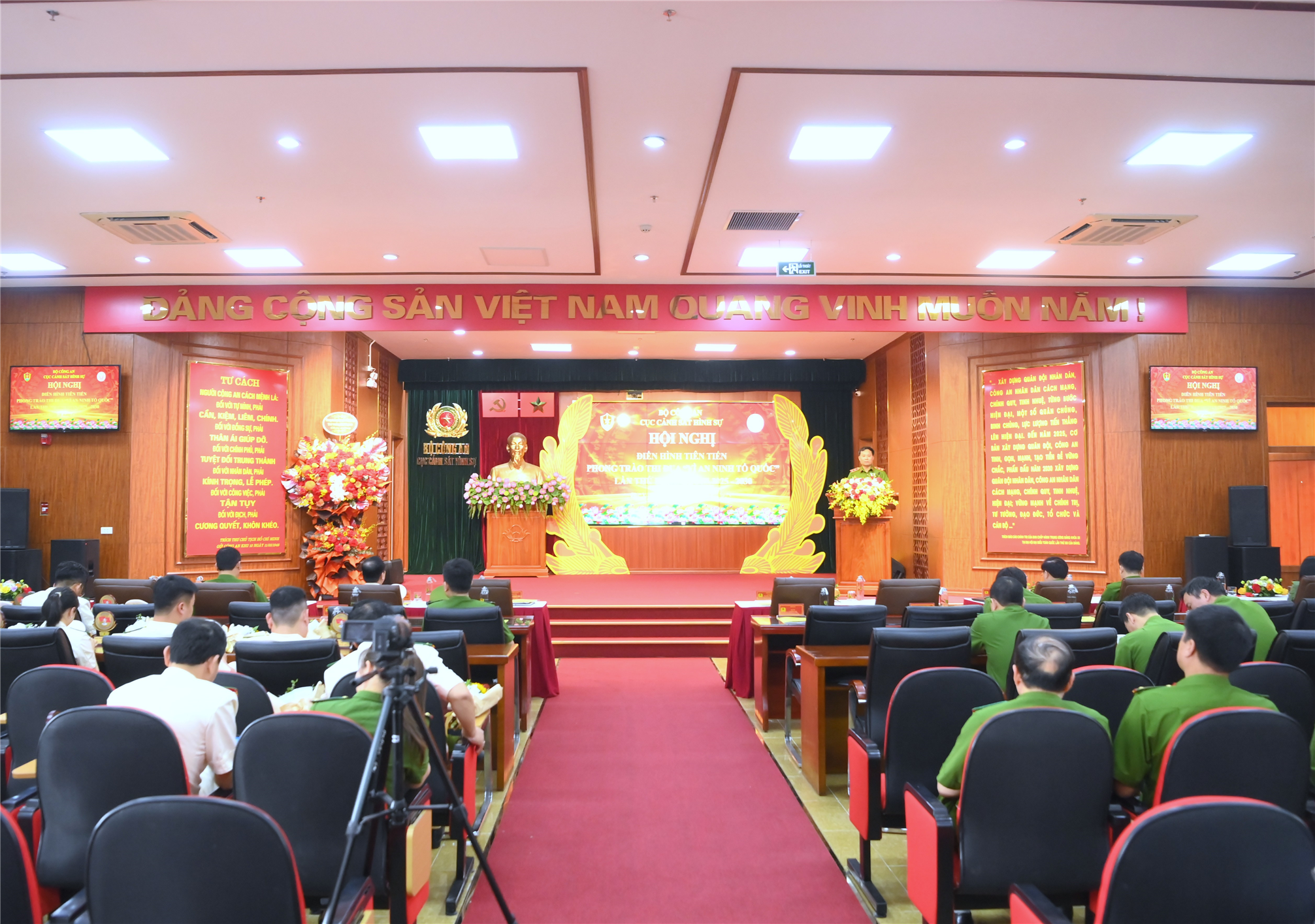 Toàn cảnh Hội nghị.