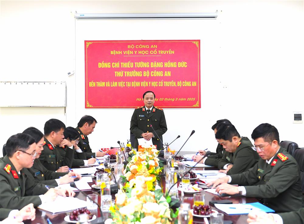 Thứ trưởng Đặng Hồng Đức phát biểu tại buổi làm việc.