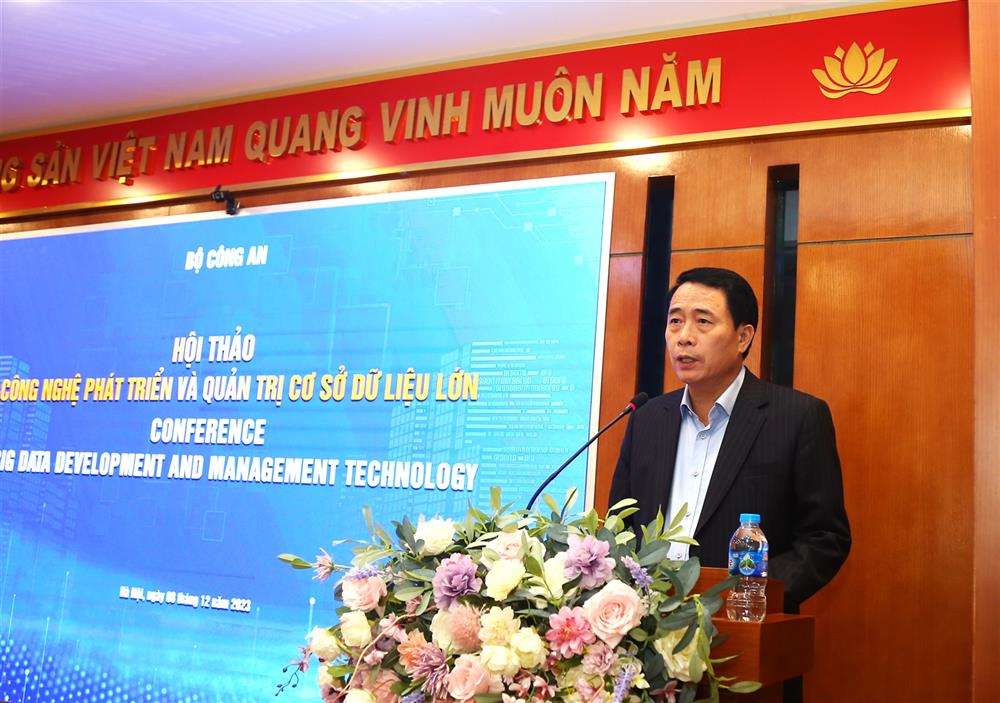 Thứ trưởng Lê Quốc Hùng phát biểu tại Hội thảo.