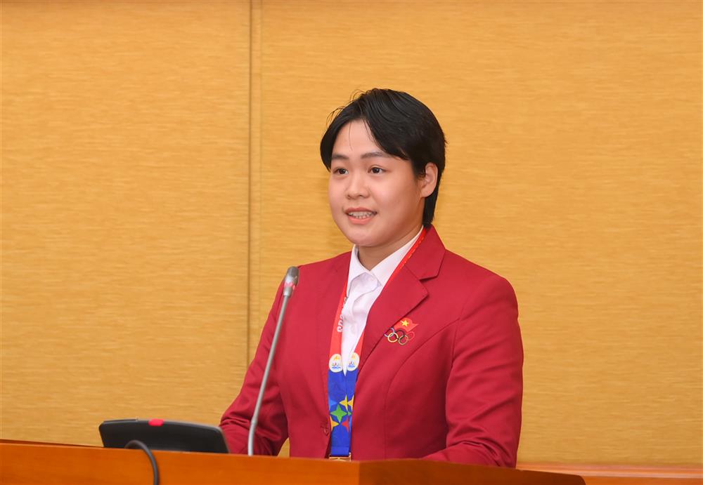 Vận động viên Nguyễn Ngọc Trâm phát biểu tại buổi gặp mặt.