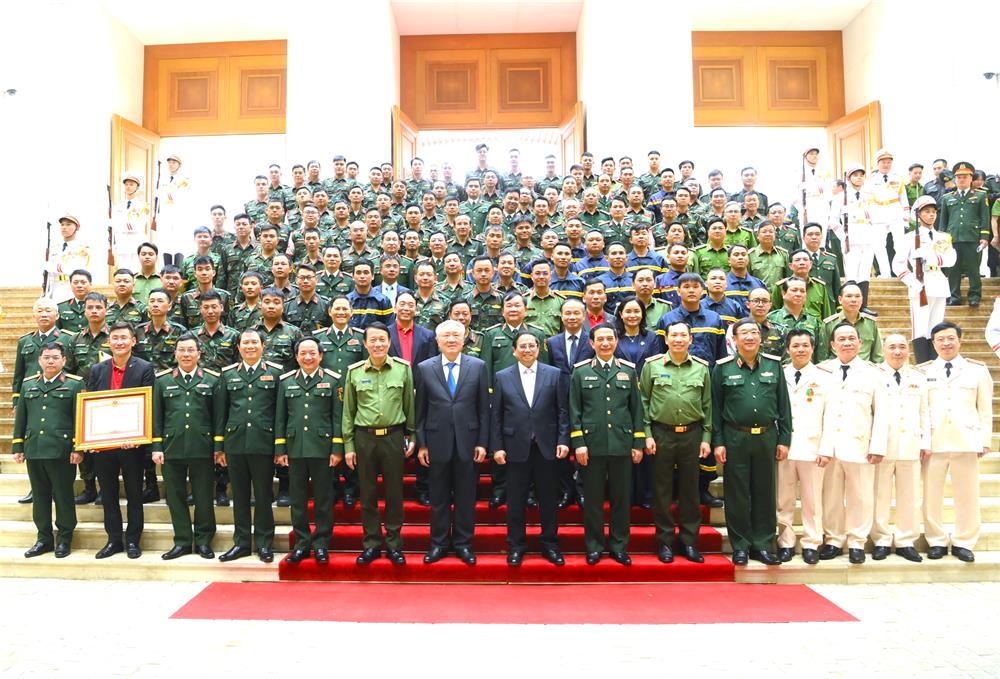 Thủ tướng Phạm Minh Chính cùng các đại biểu, cán bộ, chiến sĩ dự buổi Lễ.