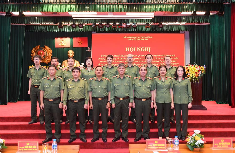 Các đại biểu dự Hội nghị.