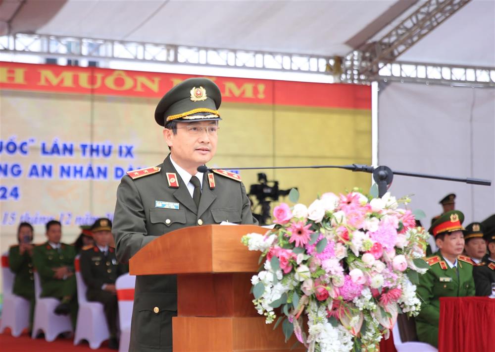 Trung tướng Nguyễn Ngọc Toàn, Cục trưởng Cục Công tác Đảng và công tác chính trị, phát biểu khai mạc.