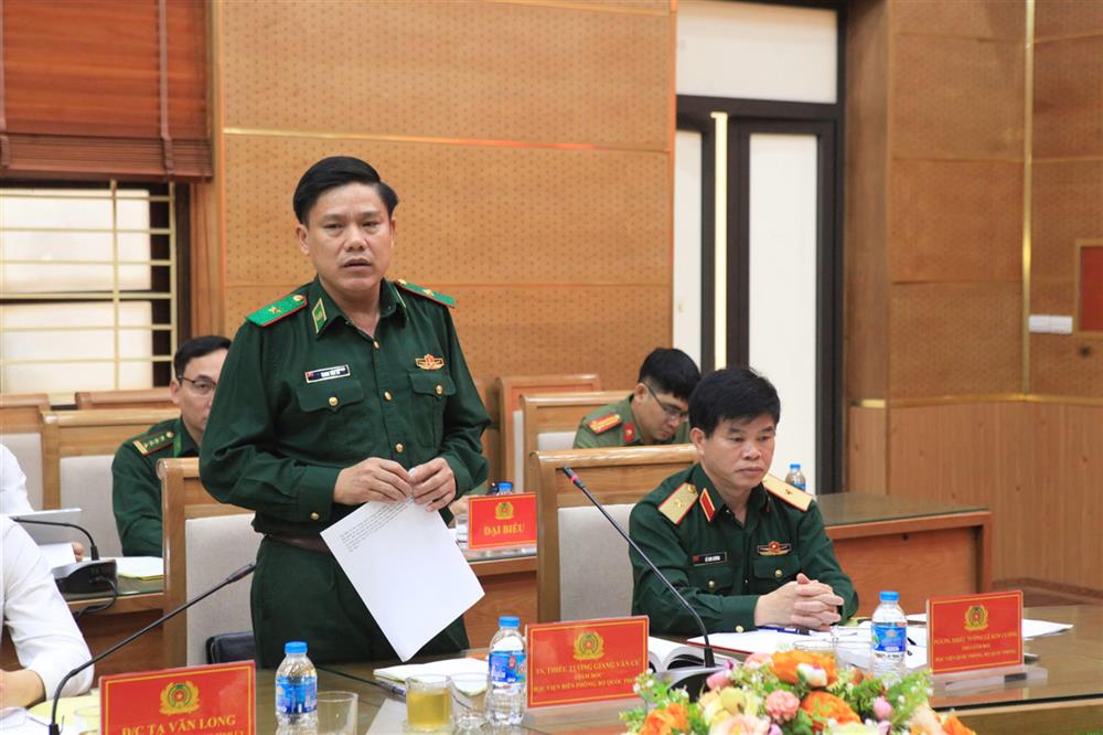 Thiếu tướng, TS. Giang Văn Cử, Giám đốc Học viện Biên phòng phát biểu tại hội thảo.