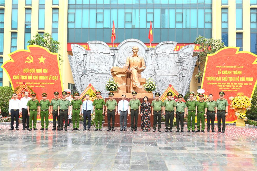 Bộ trưởng Tô Lâm cùng các đại biểu dự buổi Lễ.