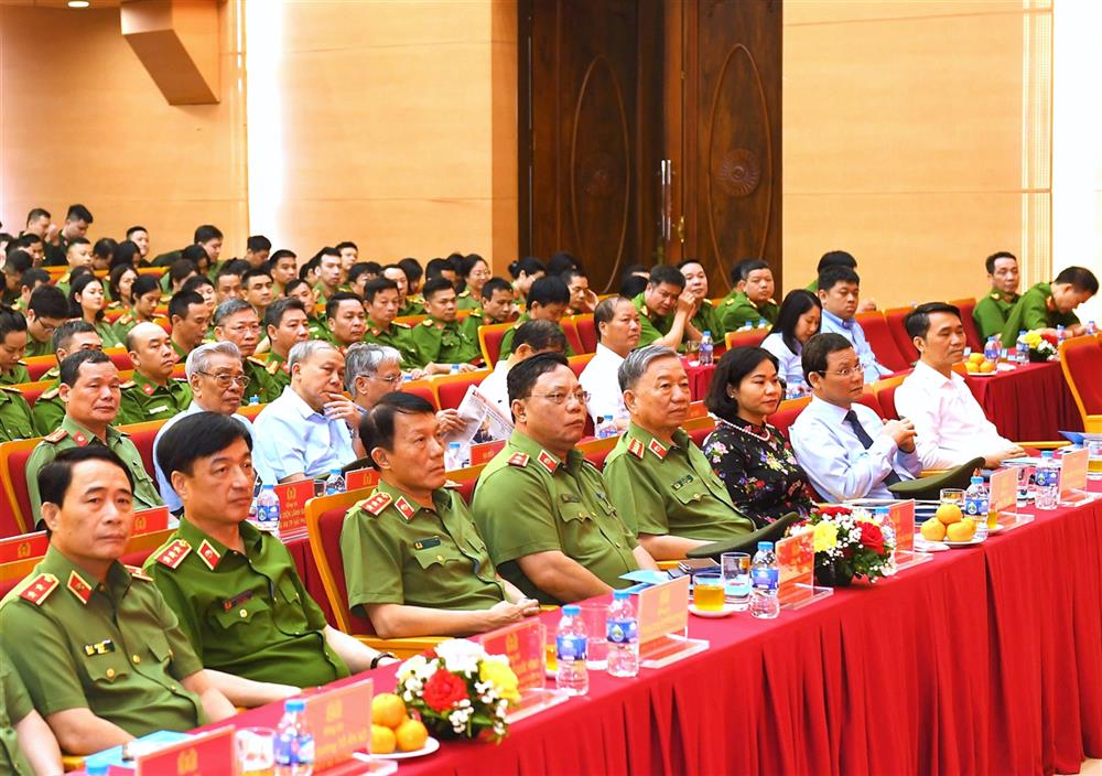 Các đại biểu dự buổi Lễ.