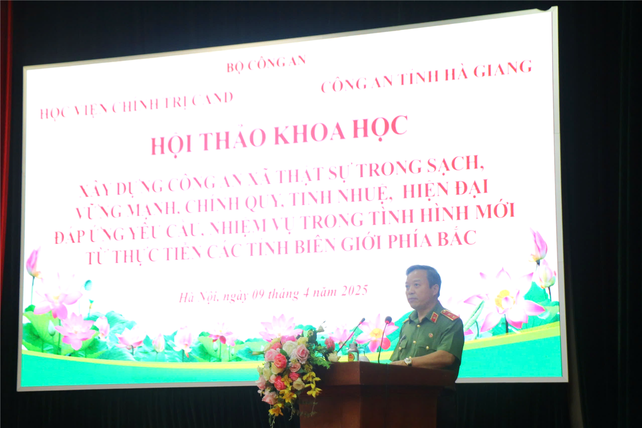 Trung tướng Phan Xuân Tuy phát biểu tại Hội thảo.