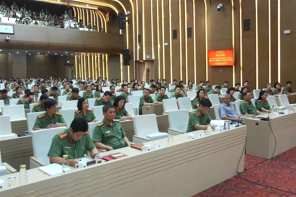 Các đại biểu dự Hội nghị.