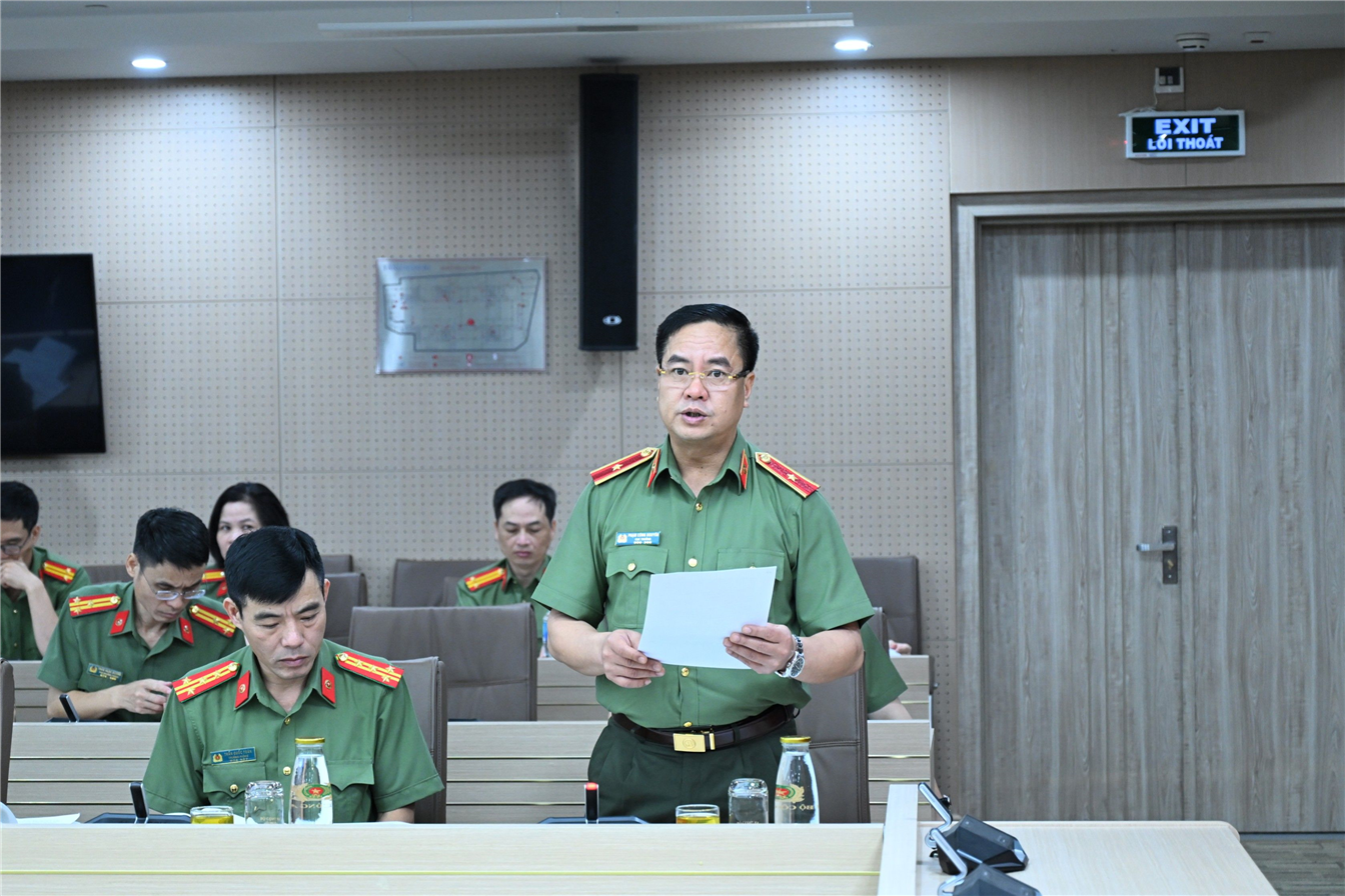 Thiếu tướng Phạm Công Nguyên, Cục trưởng Cục Pháp chế và cải cách hành chính, tư pháp, Bộ Công an đã trình bày một số nội dung chính của dự thảo Luật.