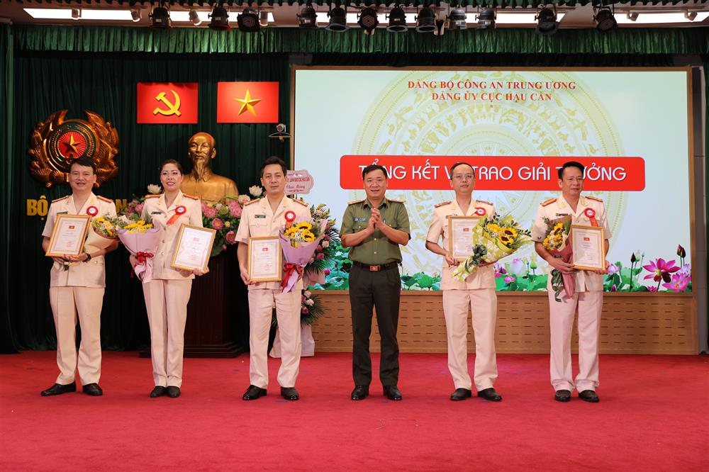 Sau 01 buổi tranh tài ở các nội dung thi, kết quả chung cuộc, Ban Tổ chức đã trao tặng 02 giải A, 04 giải B, 05 giải C và 05 giải phụ; đồng thời, trao Giấy khen của Cục Hậu cần tặng các cá nhân có thành tích xuất sắc trong Hội thi.