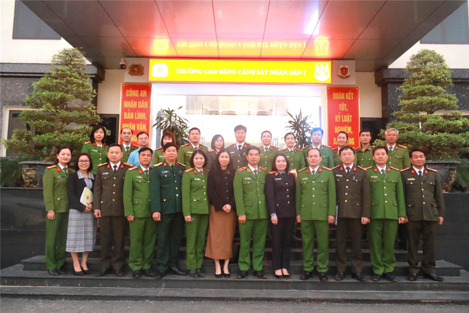 Các đại biểu dự Hội thảo.