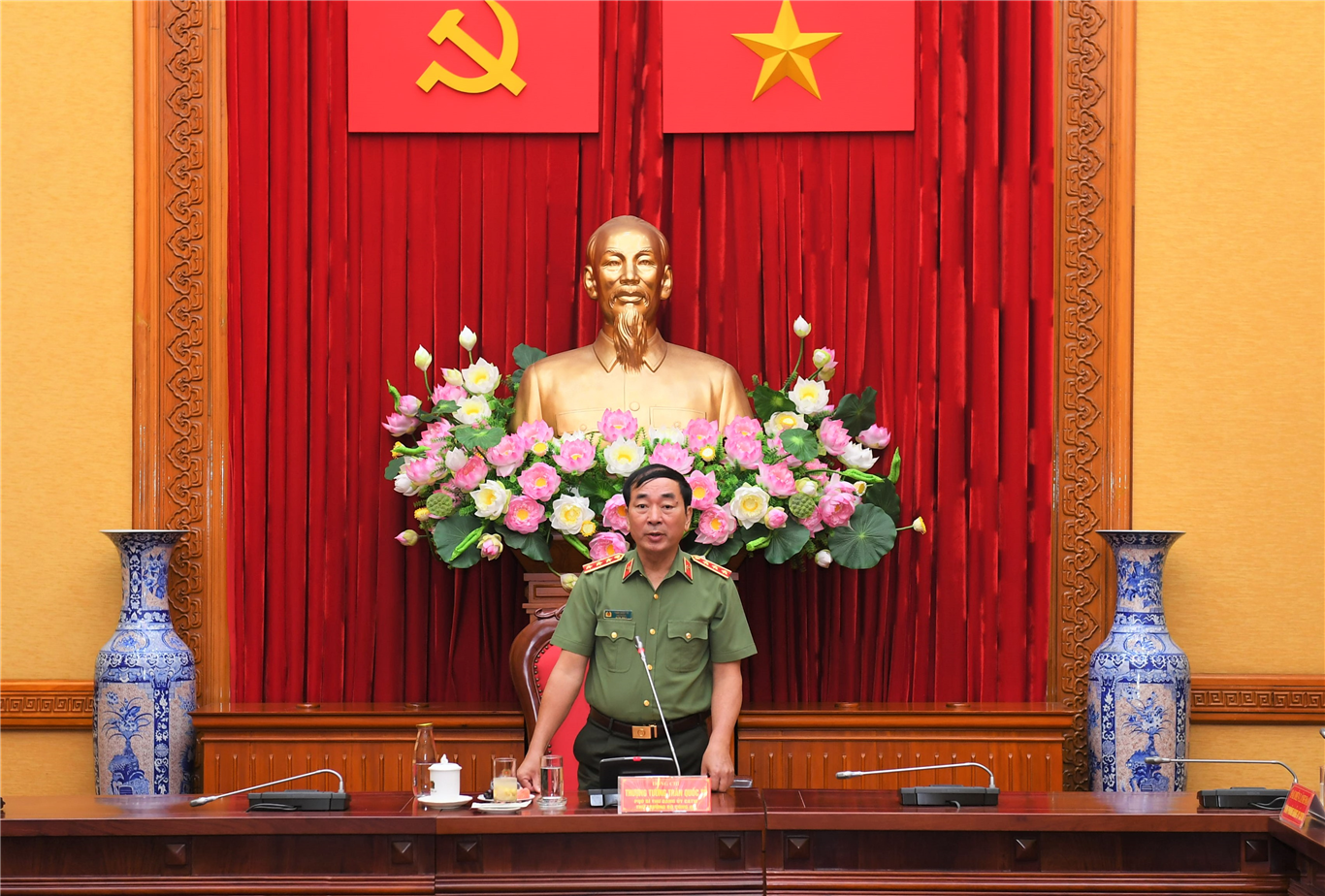 Thứ trưởng Trần Quốc Tỏ phát biểu tại Hội nghị.