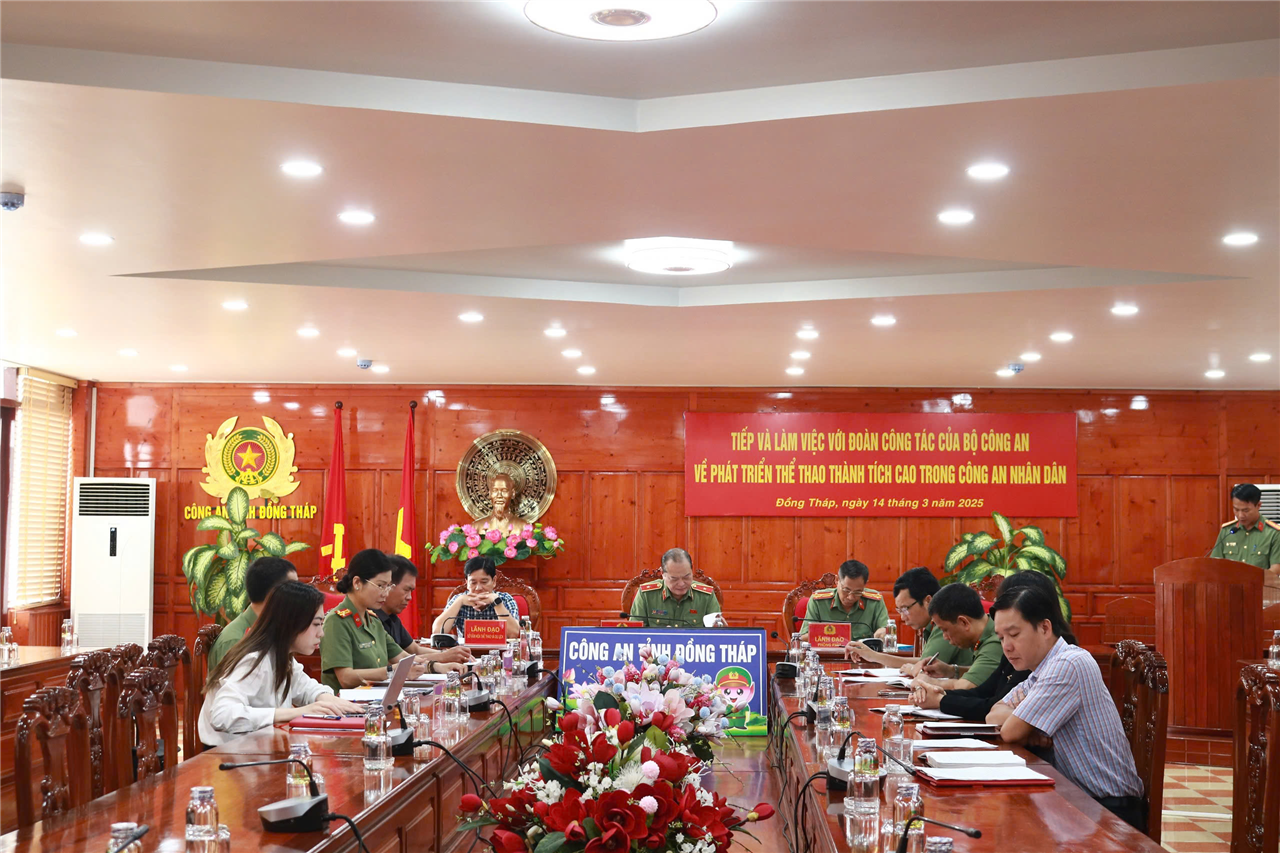 Đoàn công tác làm việc tại Công an tỉnh Đồng Tháp.