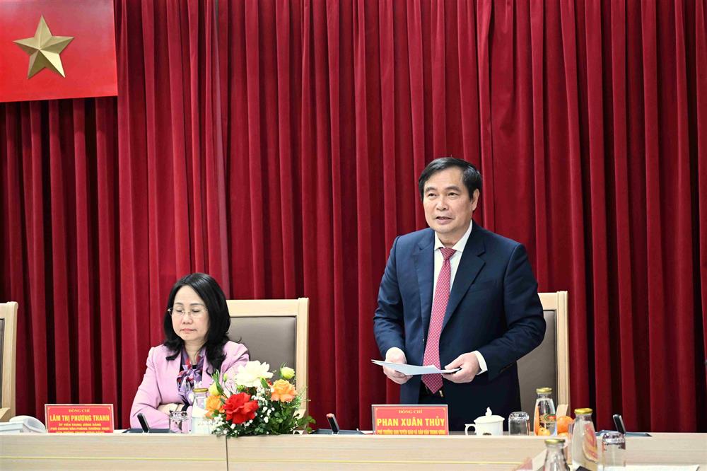 Đồng chí Phan Xuân Thuỷ, Phó Trưởng Ban Tuyên giáo và Dân vận Trung ương phát biểu tại Họp báo.