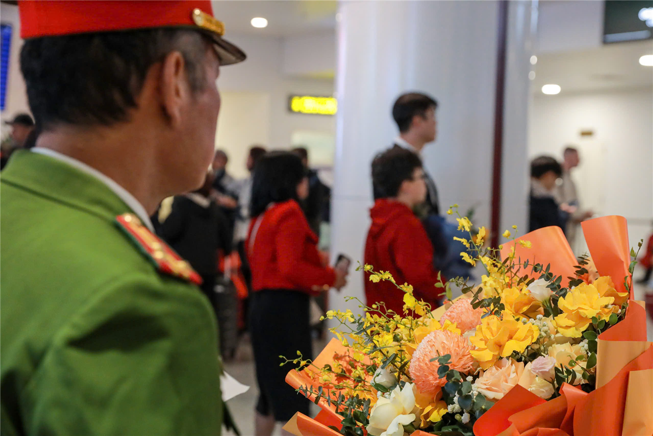 Ba sĩ quan thuộc tổ công tác số 2 của Bộ Công an tham gia gìn giữ hòa bình LHQ gồm có Trung tá Bùi Phương Lân, Trung tá Nguyễn Thu Hà và Thiếu tá Đinh Mạnh Cường thực hiện nhiệm vụ tại Văn phòng Cảnh sát Malakal (bang Upper  Nile, Cộng hòa Nam Sudan). Malakal nằm bên bờ Đông lưu vực sông Nile trắng, là nơi chứng kiến những xung đột sâu sắc giữa 3 tộc người Dinka, Nuer và Shilluk. Chính vì những hệ lụy của cuộc nội chiến mà giờ đây Malakal vẫn đầy bất ổn. Đây là nơi duy nhất trên thế giới có trại bảo vệ dân thường do LHQ thành lập và chịu trách nhiệm bảo đảm an ninh, an toàn cho người tị nạn trong trại.