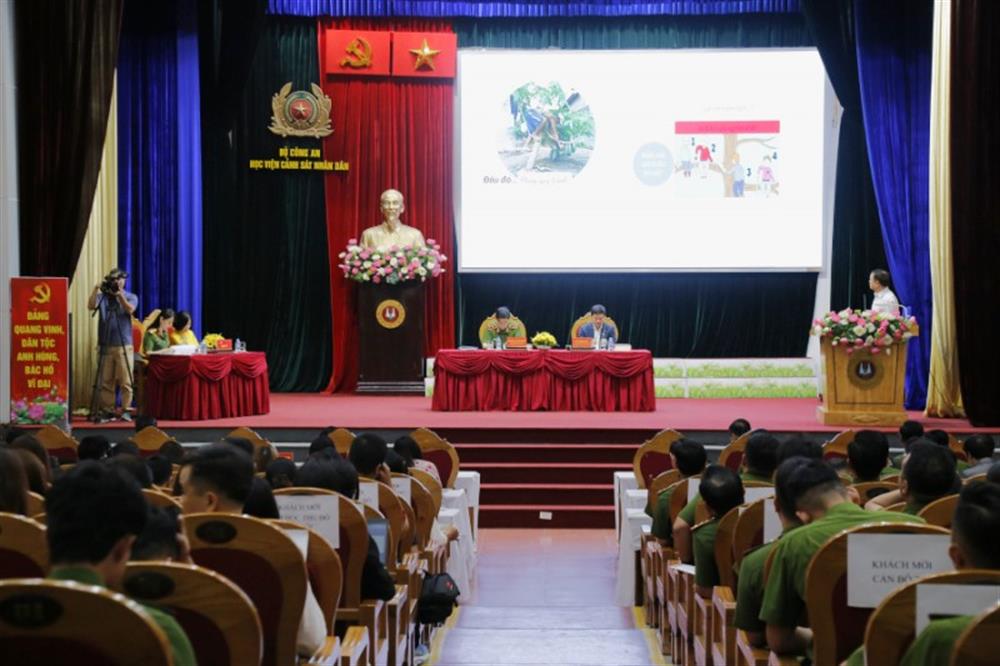 Hội thảo có sự tham gia của đông đảo các nhà khoa học trong và ngoài lực lượng CAND.