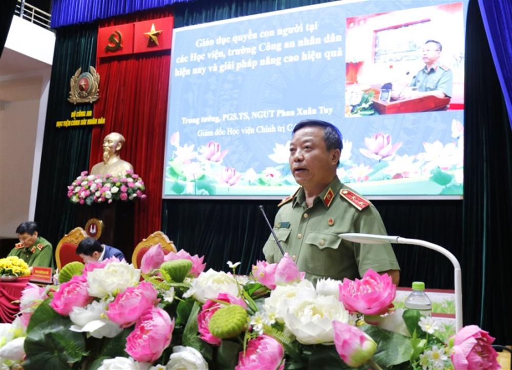 Trung tướng, PGS.TS Phan Xuân Tuy, Giám đốc Học viện Chính trị CAND phát biểu tại hội thảo.