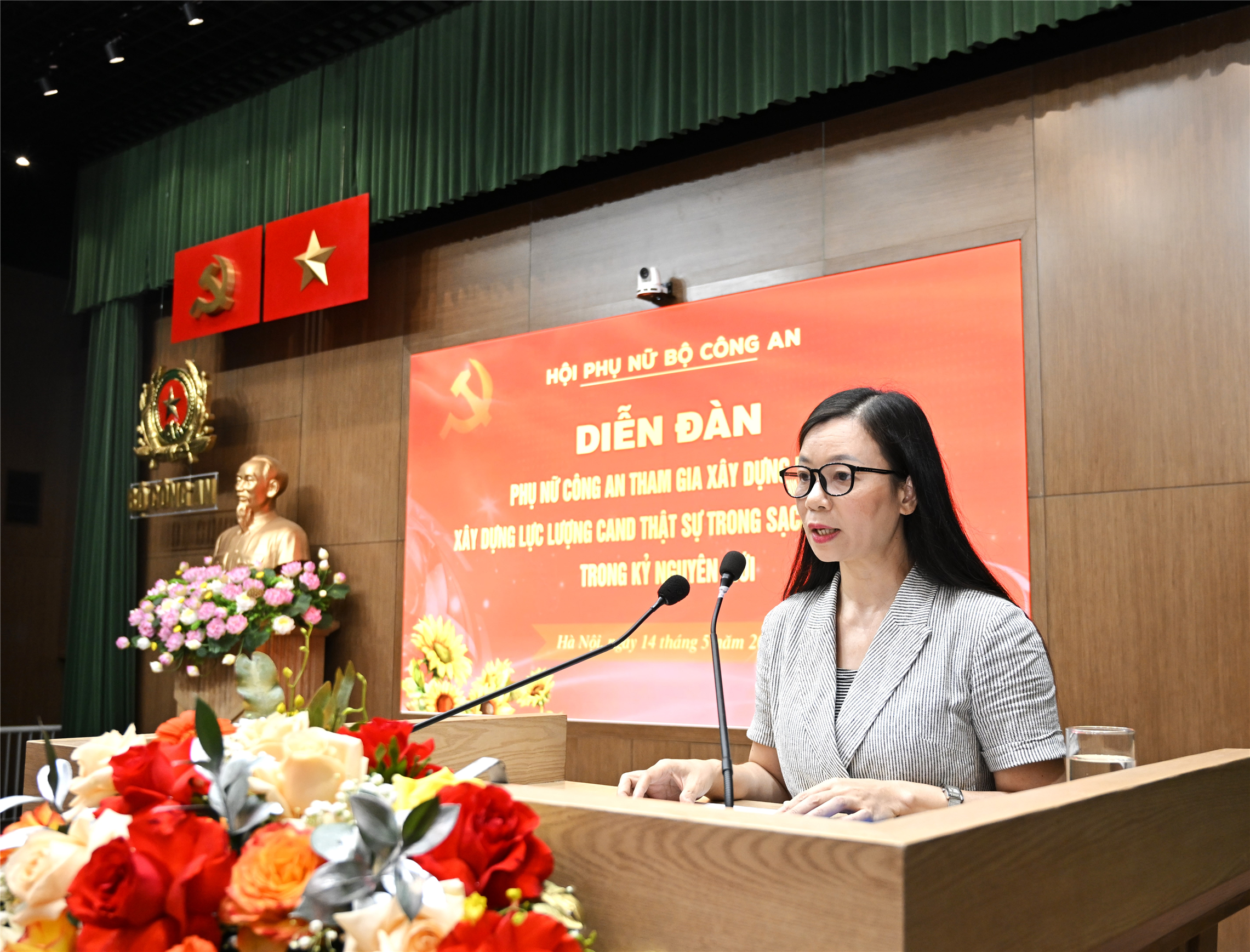 Phó Chủ tịch Hội Liên hiệp Phụ nữ Việt Nam Nguyễn Thị Thu Hiền phát biểu tại diễn đàn.