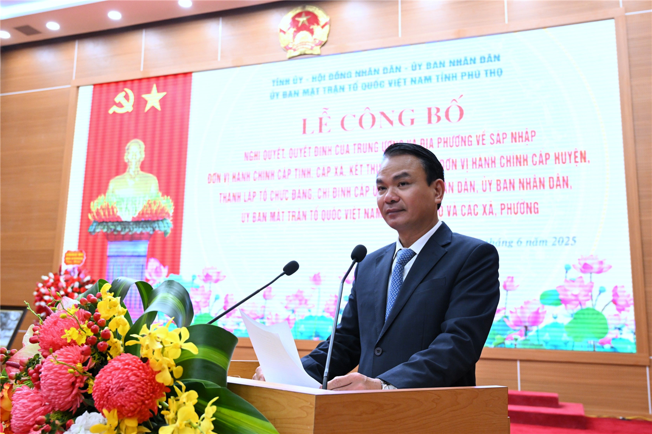 Đồng chí Đặng Xuân Phong, Ủy viên Trung ương Đảng, Bí thư Tỉnh ủy Phú Thọ phát biểu nhận nhiệm vụ.
