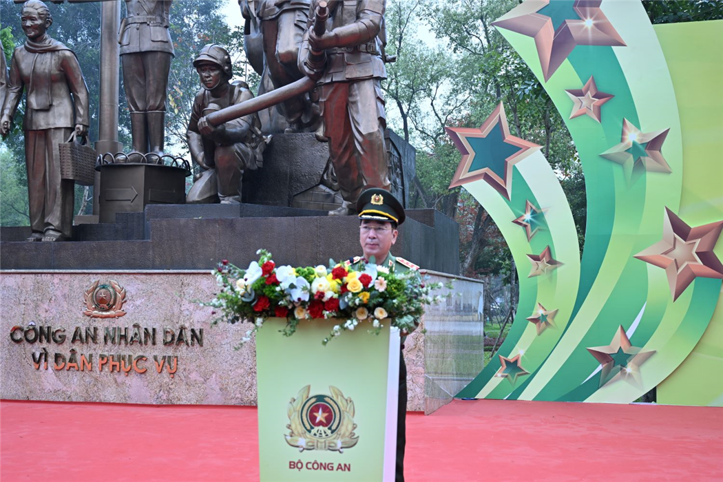 Thứ trưởng Trần Quốc Tỏ phát biểu tại buổi Lễ.