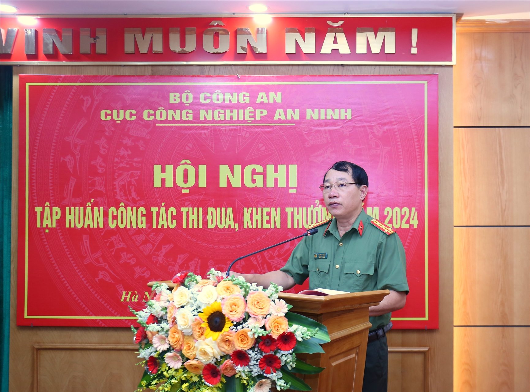 Đại tá Phạm Văn Hiệu, Phó Cục trưởng Cục Công nghiệp an ninh phát biểu tại Hội nghị.