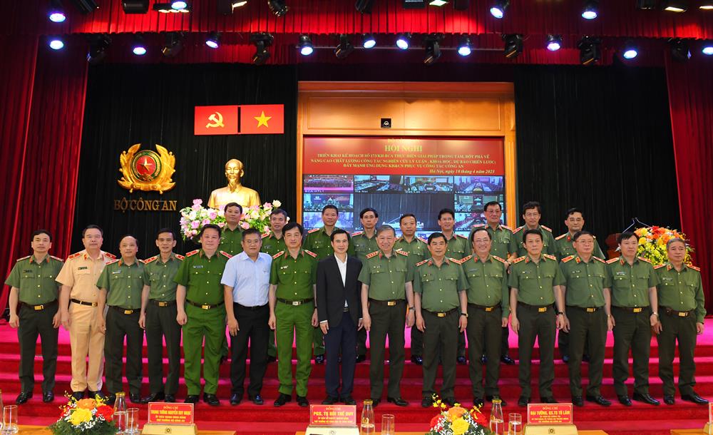 Các đại biểu tham dự Hội nghị.